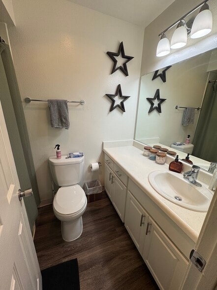 Building Photo - 463 Fair Dr