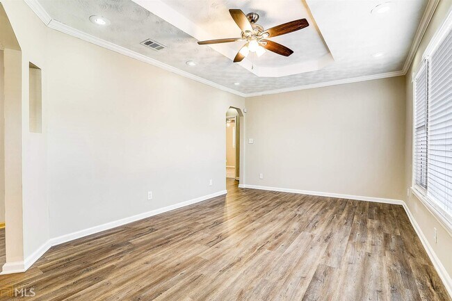 Building Photo - 2188 Glendale Dr