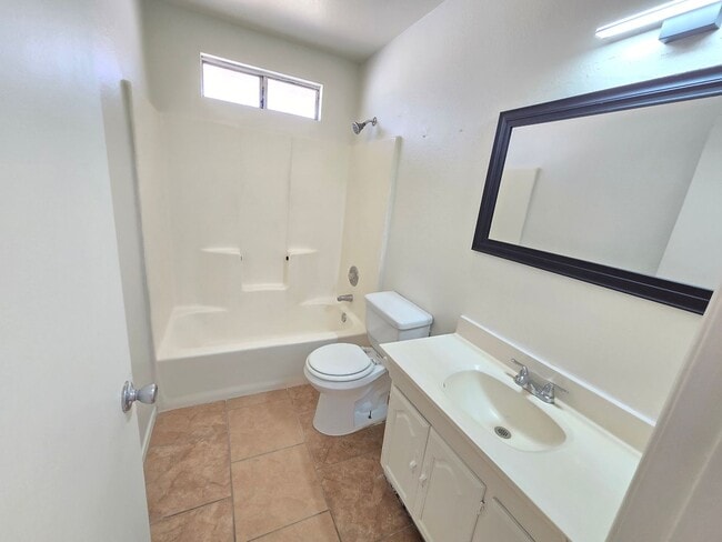 Building Photo - 2 Bed 1 Bath Spacious Apartment in Mesa