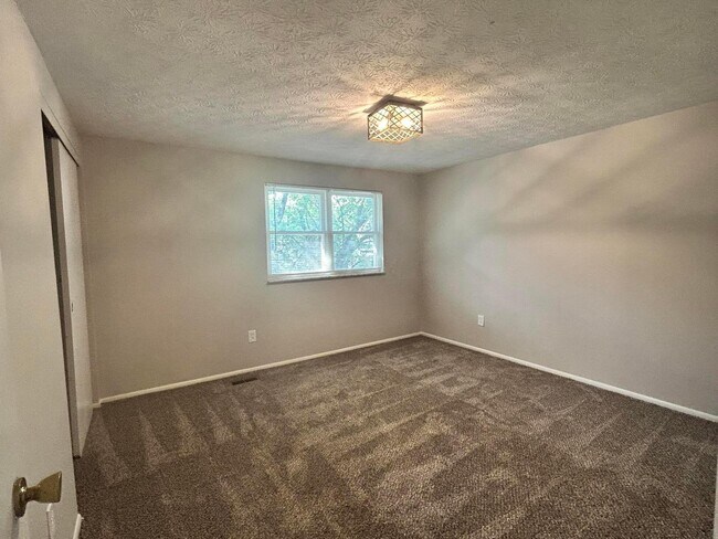 Building Photo - 2846 Avati Dr