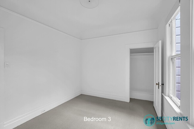 Building Photo - Sun-filled Presidio Heights Residence w/ Private Deck, Hot Tub & Garage Parking