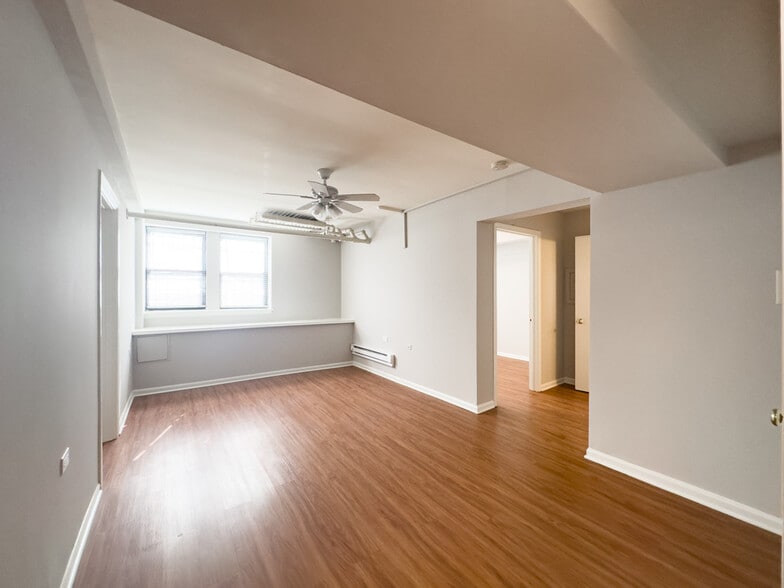 Building Photo - 5748 N Winthrop Ave