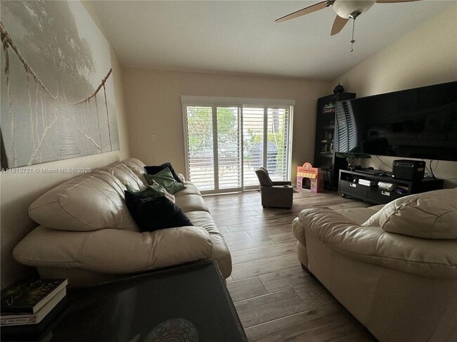Building Photo - 13970 Beechwood Ct
