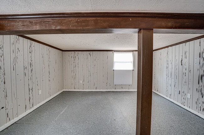 Building Photo - 3235 W 157th St