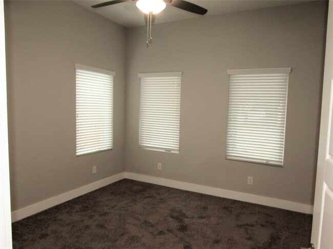 Building Photo - 3249 Dixie Dr
