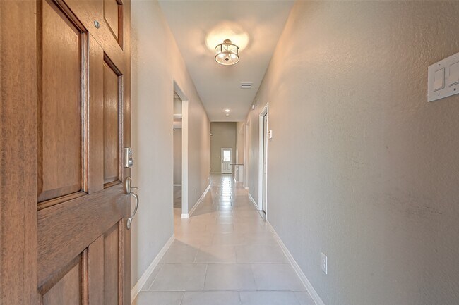 Building Photo - 18118 Van Berkel Ln