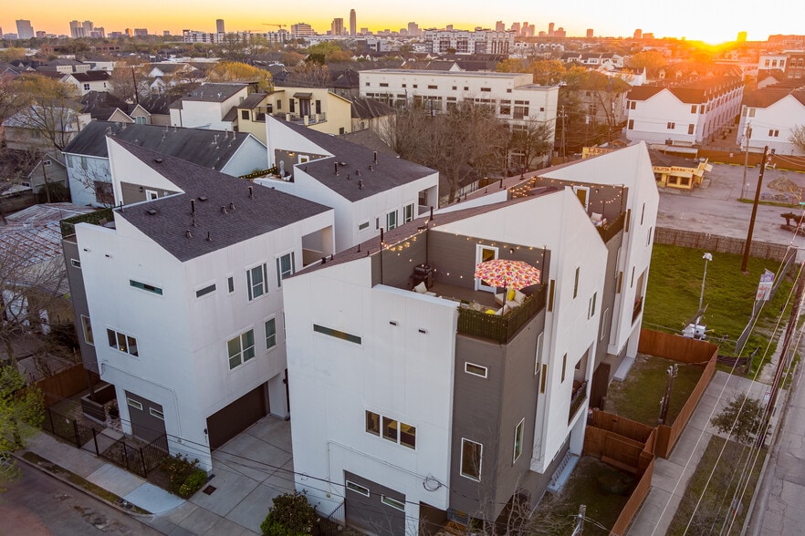 Building Photo - 917 Thompson St