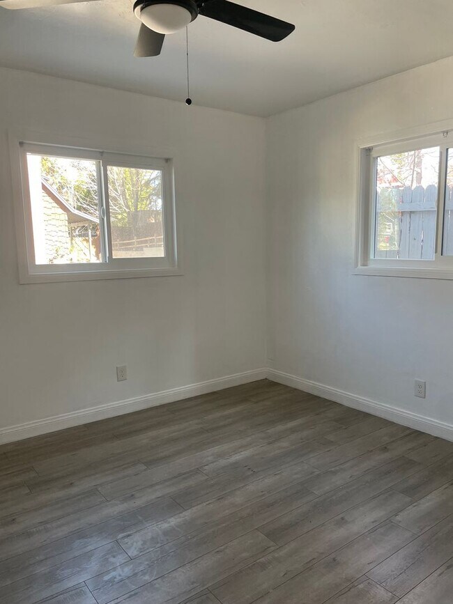 Building Photo - Minutes from Lake Arrowhead!