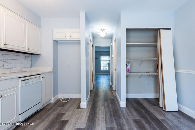 Building Photo - 2159 Bonnycastle Ave