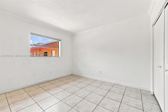 Building Photo - 1245 W 24th St