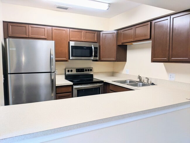Primary Photo - Well kept 2 bed/2.5 baths Townhome in the ...