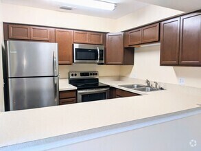 Building Photo - Well kept 2 bed/2.5 baths Townhome in the ...