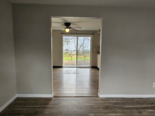 Building Photo - 608 Sunflower Dr