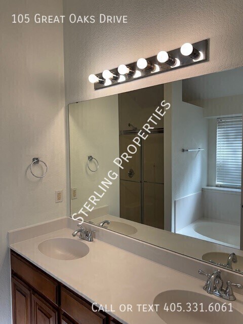 Building Photo - 105 Great Oaks Dr