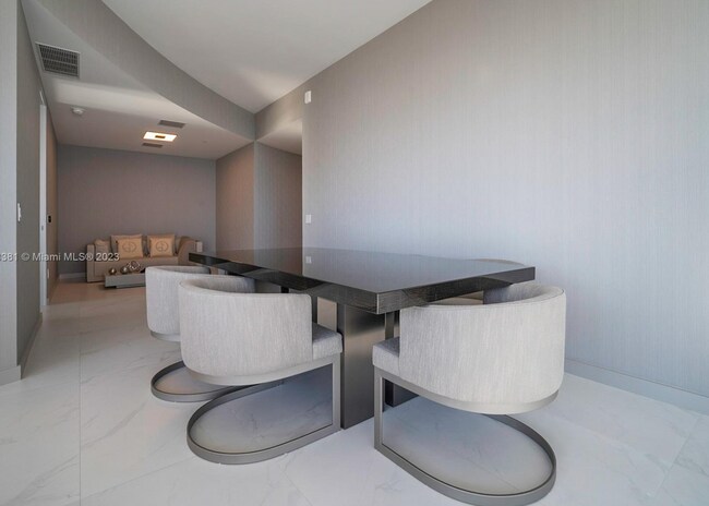 Building Photo - 18975 Collins Ave