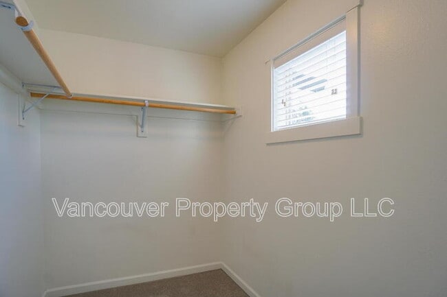 Building Photo - 5809 NE 71st Ave