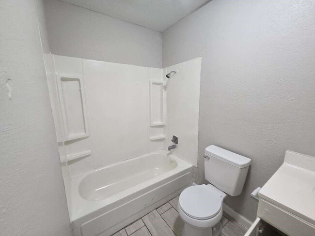 Building Photo - 5400 Linda Ln