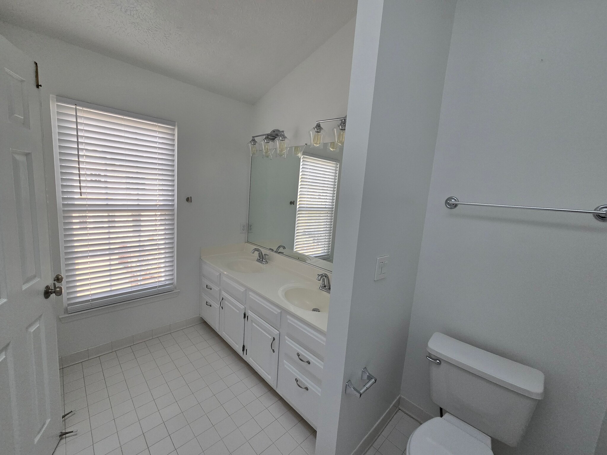 Building Photo - 18636 Clovercrest Cir