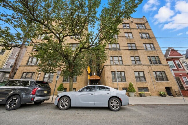 Building Photo - 429 Fairmount Ave
