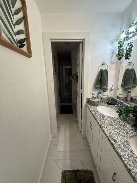 Building Photo - 5616 Hollow Pines Dr