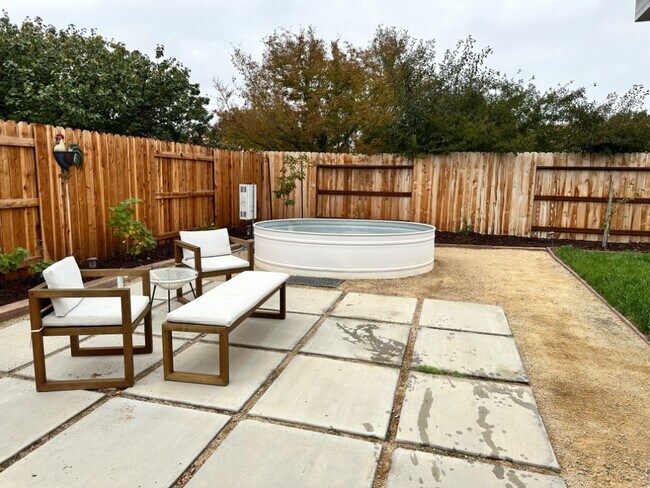 Building Photo - 475 Heritage Ln