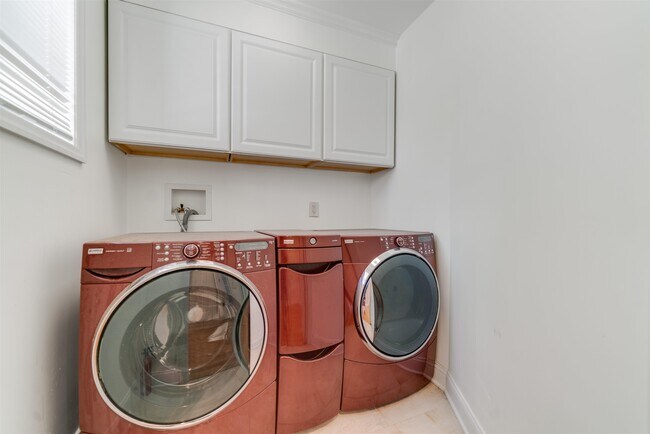 Building Photo - 369 3rd St