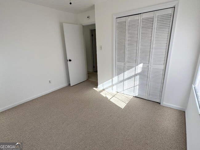 Building Photo - 501 Valleyview Dr