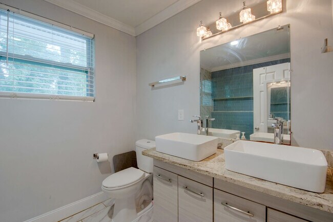 Building Photo - 1055 Peeples St SW