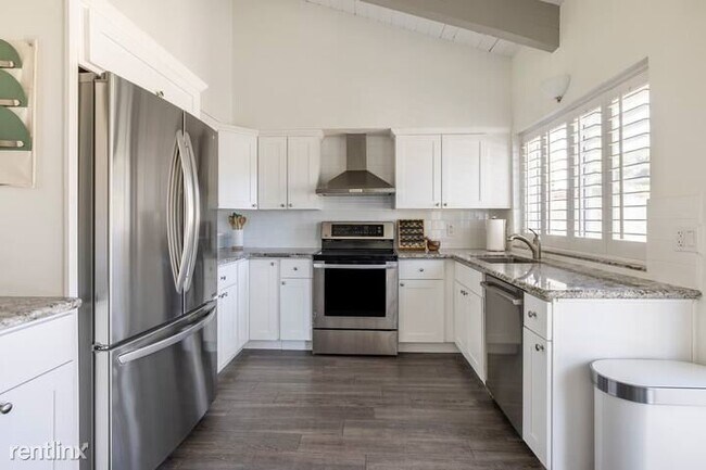 Building Photo - 2 br, 2 bath Townhome - 5511 North 71st Place