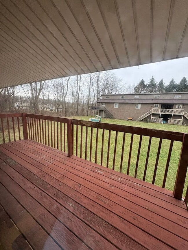 Building Photo - Three bedroom one bathroom townhouse for rent