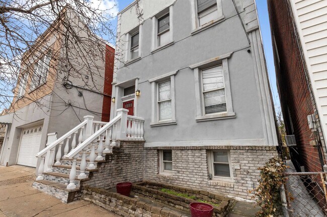 Building Photo - 324 70th St