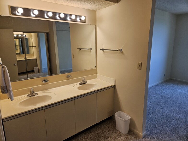 Master Dressing Room - 5505 Seminary Rd