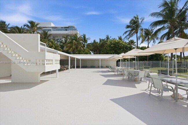 Building Photo - 2899 Collins Ave
