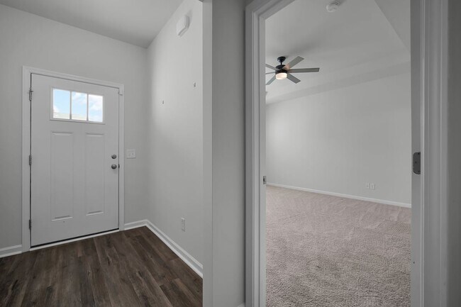 Building Photo - Great location in Richmond Hill