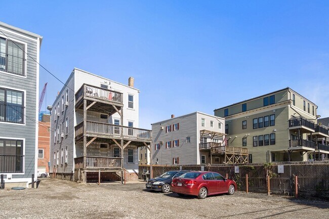 Building Photo - 703 E 2nd St