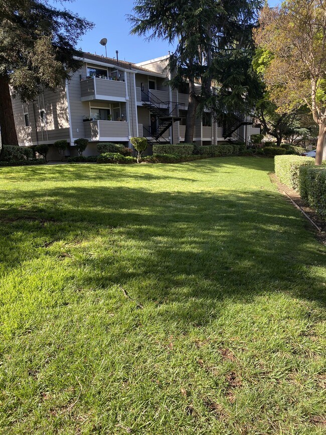 Building Photo - 280 Stonegate Cir