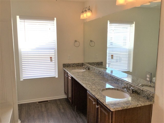 Building Photo - 5552 N Genoa St