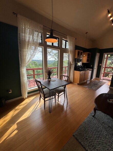 Dining Area - 1825 Phantom Rider Trl