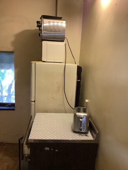 2nd Floor - 411 Atwood St