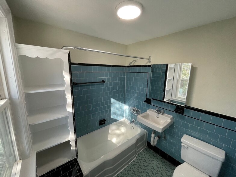 Building Photo - 273 Washington St