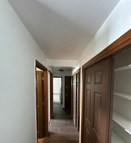 Building Photo - 708 W Lincoln Ave