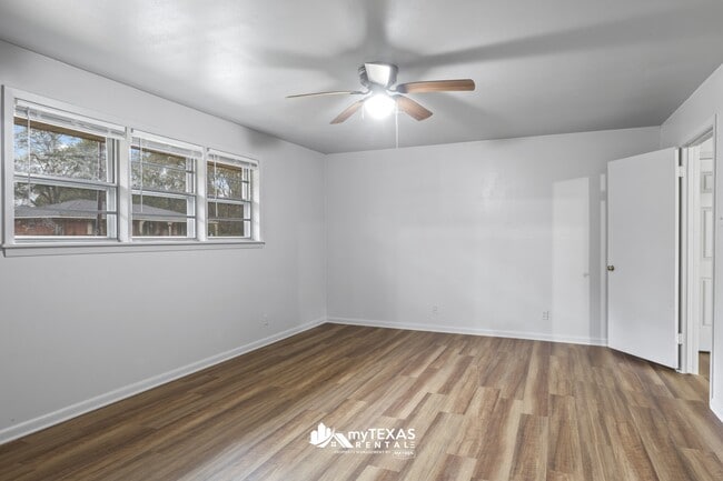 Primary Photo - 403 Dogwood Ln