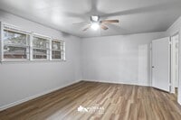 Building Photo - 403 Dogwood Ln