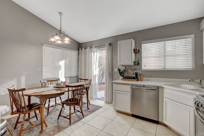 Building Photo - Fully Furnished 1-Story Home for Rent in t...