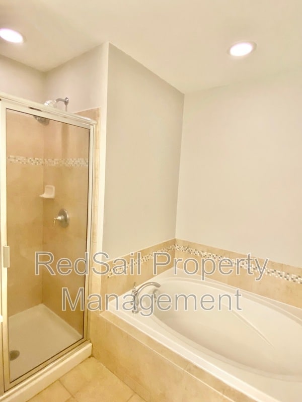 Building Photo - 107 Riva Ct