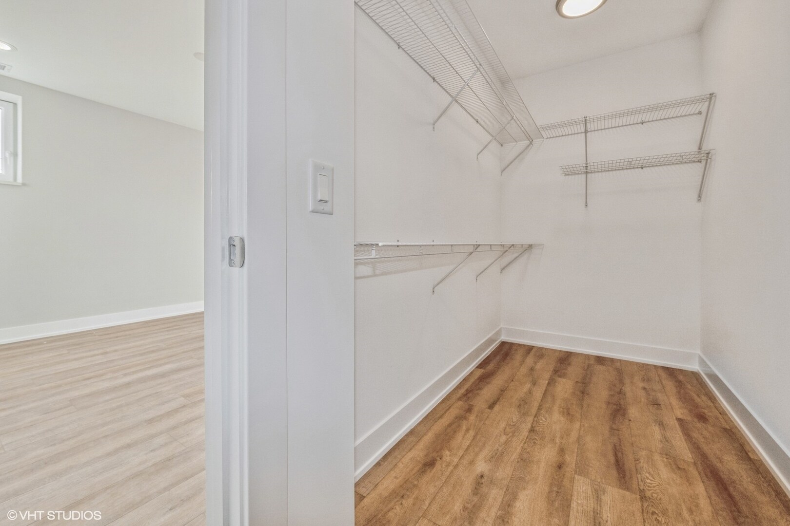 Building Photo - 3216 N Karlov Ave
