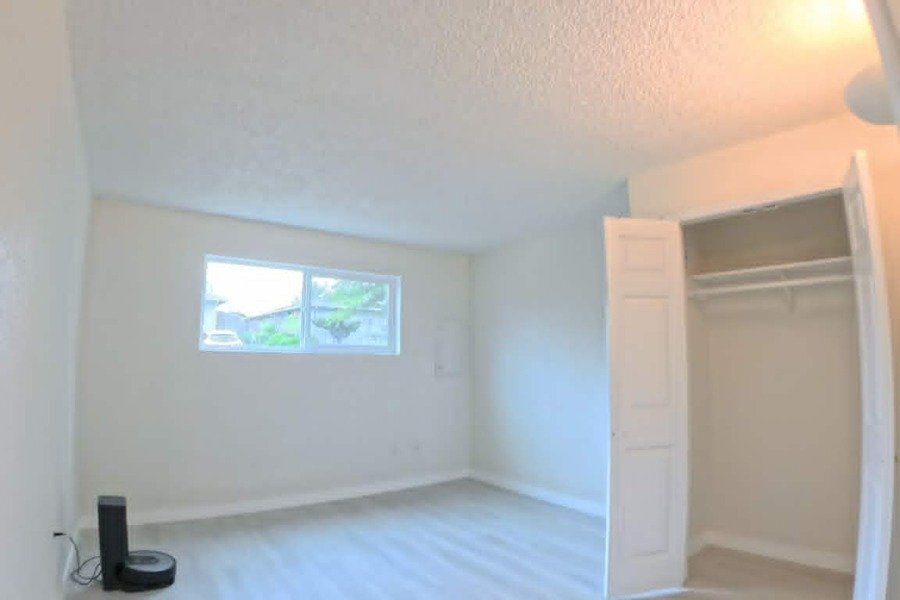 Building Photo - 618 5th St SE