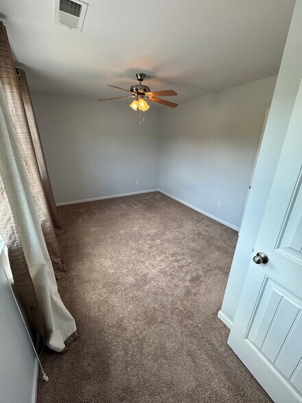 Building Photo - 440 Colony Lakes Dr