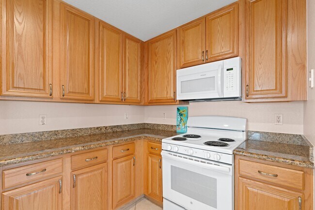 Building Photo - 16147 Sierra Palms Dr