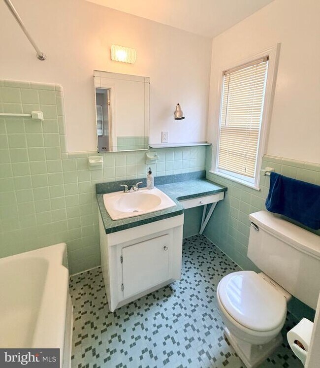 Building Photo - 3125 N Nottingham St